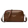 Bolsa Quadrada Pequena de Couro Macio Feminina 2024 Nova Moda Casual para Mãe de Meia-Idade Bolsa de Ombro Transversal Bolsa de Mão Portátil