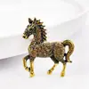 Moda Europeia e Americana Retrô Esmalte Cavalo Strass Broche de Alta Qualidade Luxo Leve Versátil Broche de Roupa Anti-Exposição Acessório