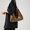 Bolsa de ombro retrô de grande capacidade com superfície macia, bolsa feminina de outono e inverno de 2024, nova chegada, tecidos da moda, mochila de transporte de comércio exterior
