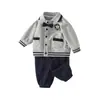 Nuevo Insignia de Oso Estilo Universitario Conjunto Infantil: Conjunto de Dos Piezas de Chaqueta con Cuello y Pantalones Jogger para Niños, Ropa de Otoño para Niños