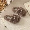Novas Pantufas Peludas para Meninas Outono/Inverno 2026, Modernas para Usar ao Ar Livre, Fivela de Metal, Confortáveis e Quentes, Pantufas de Algodão para Bebê