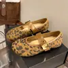 Zapatos Individuales Suaves Estilo Retro Francés para Mujer 2026 Principios de Otoño Nuevos Zapatos Planos Temperamento para Ir al Trabajo Zapatos Mary Jane con Velcro