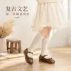Sapatos Mary Jane para Meninas 2026 Nova Coleção Primavera e Outono Laço Velcro Solado Macio Padrão Cera de Abelha Sapatos de Princesa Retrô