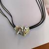 Collar de cuerda de cuero aleación amor AliExpress literario retro multicapa tejido a mano plata ins joyería para mujer al por mayor