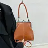 Bolso Casual de Moda Personalizado con Forma de Concha para Mujer 2025 Invierno Nuevo Retro Cadena de Clip Bolso de Hombro Cruzado para Viajes