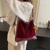 Otoño e Invierno Superficie de Gamuza 2025 Nuevo Bolso de Mujer Estilo Popular Caliente Bolso Cruzado Versátil Bolso de Cubo de Hombro Axila a la Moda