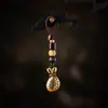 "Cai" Jucai Llavero Pequeño Monedero Colgante Retro de Latón Puro Colgante de Mano para Hombre Joyería Regalo Venta al por Mayor