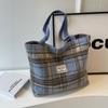 Bolsa Xadrez de Grande Capacidade para o Dia a Dia Nova Coleção Outono/Inverno 2026 Bolsa de Ombro Xadrez de Lã Bolsa Tote Versátil de Alta Qualidade