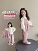 Conjunto de Renda para Meninas Primavera Outono 2026 Novo Bebê Estiloso Fashionável Roupas de Outono Infantil Estilo Little Coco Conjunto de Três Peças