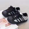 Zapatos Deportivos para Niños 2026 Nuevo Otoño Zapatos de Skate para Niñas Zapatos Individuales Puntera de Concha Zapatos de Entrenamiento Alemanes Zapatos de Niños de Moda Estilo Coreano
