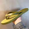 Chanclas sencillas para hombre para uso en exteriores, a la moda y casuales, estilo pareja, sandalias de playa planas antideslizantes de color sólido para verano para hombre