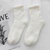 Calcetines de Coral Fleece Blancos para Mujer, Calcetines Cálidos de Media Pantorrilla para Otoño e Invierno, Calcetines Gruesos de Felpa Cálidos de Medio Terciopelo para el Suelo, Calcetines para Dormir
