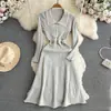 Vestido de punto de estilo pequeño y fragante, elegante como el de una celebridad, de color contrastante, manga larga, cuello de muñeca, cintura entallada, adelgazante, midi, forma A, falda amplia