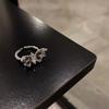 Anillo de apertura con mariposa y diamantes incrustados, estilo Joker, estilo moderno y elegante, para mujer.