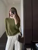 Una opción popular: esta camiseta holgada de manga larga es perfecta para llevar sola o como prenda de capas, y tiene un efecto adelgazante. Es un nuevo estilo para la temporada otoño/invierno 2026