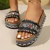 Sandálias Slip-On de Solado Grosso Estilo Étnico para Mulheres, Comércio Exterior 2025, Chinelos Europeus e Americanos de Tamanho Grande, Sandálias de Praia de Uma Tira em Estoque