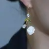 Nuevos Pendientes Asimétricos de Camelia, Pendientes de Estilo Retro Francés, Pendientes Exquisitos de Gama Alta de Nicho para Mujer al por Mayor
