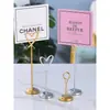 Creativo portanúmeros de mesa en forma de corazón de acero inoxidable, portatarjetas de mesa para hotel, boda, banquete, pinza para tarjetas de mesa, portatarjetas de presentación y portamenús