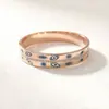 Oferta Especial Suministro Directo Nuevo Estilo Moda Europea y Americana Transfronteriza Pulsera de Acero de Titanio para Mujer Joyería de Alta Calidad que No Pierde el Color Adornos de Nácar Blanco