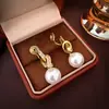 Brincos de pérola com nó cravejado de diamantes estilo francês para mulheres, estilo socialite elegante, clipes de orelha espirais, brincos de design único e estiloso