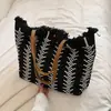 Bolsa de lona de gran capacidad modelo nuevo 2026 con borlas, bolsa tejida de algodón y lino para mujer, bolso de hombro simple y versátil para el día a día