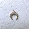 Accesorios de joyería con baño de oro de cobre de 18k de alta retención de color, colgante, collar, pulsera, pendientes con microincrustaciones de circonita, materiales hechos a mano para DIY