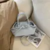 Nova Coleção Outono/Inverno 2025, Bolsa Simples e Texturizada para Axila, Bolsa de Trabalho de Alto Padrão com Grande Capacidade, Bolsa Baguete Retro de Nicho