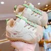 Zapatos para niños pequeños, nuevos modelos de primavera y otoño, zapatos para bebés principiantes para niños de 2 a 3 años, suela suave, antideslizantes, transpirables, anticaída