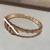 Pulsera con Forma de Serpiente Baojia para Mujer Chapada en Oro Rosa de 18K Cabeza y Cola de Nácar Pulsera de Hueso de Serpiente Completa Pulsera Anillo de Pareja