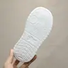 Tamanhos 27-37, novos modelos de outono em estoque, calçados infantis colados a frio atacado, tênis infantis, sapatos brancos para meninos estudantes 6566