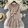 Vestido de punto estilo coreano con cuello en V para mujer, de manga larga, corte ajustado, línea A, adecuado para ir al trabajo, entallado en la cintura, vestido versátil, Otoño 2026