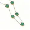 Conjunto de Três Peças (Colar, Pulseira e Brincos) com Flor de Cinco Folhas Dupla Face e Franja em Aço Titânio e Ouro 18K, Novo Modelo Transfronteiriço, Venda por Atacado em Estoque