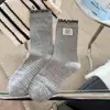 Calcetines de algodón versátiles de estilo coreano para otoño e invierno, a rayas con volantes, de longitud media hasta la pantorrilla, con etiquetas de tela estilo ins, calcetines retro de moda para mujer, calcetines apilados, calcetines largos
