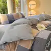Juego de ropa de cama fresco y sencillo de cuatro piezas cuidadosamente seleccionado, funda de edredón de verano, juego de tres piezas para dormitorio de estudiante, ropa de cama de dibujos animados de una pieza