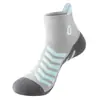 Los calcetines de verano para mujer son absorbentes de sudor y transpirables, adecuados para actividades profesionales al aire libre como correr, andar en bicicleta, hacer senderismo y bádminton.