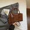 Bolso de Mano de Nicho Tendencia Estilo Coreano para Mujer 2026 Nuevo Modelo Bolso Cruzado de Lujo Ligero Bolso de Hombro de Nicho Retro de Moda Tendencia