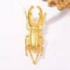 Broche de Escarabajo Resistente Color Dorado con Textura Metálica, Estilo Europeo y Americano de Lujo Ligero, Ultra-Exquisito y Versátil, Accesorio Femenino Estilo Pastoral