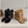 Sandálias Plataforma Chinelo Femininas Verão 2026 Novo Estilo Retrô Garota Picante com Fivela Sandálias Romanas Vazadas Planas