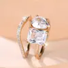 Anillo Doble de Piedra Personalidad Celebridad de Internet Transfronteriza Rongxing, Diamante Cuadrado Gota de Agua Asimétrico, Banda de Anillo Curva con Incrustaciones de Diamantes, Accesorio de Mano de Moda