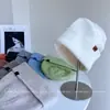 Modioso Gorro de Punto Versátil y Cálido con Etiqueta de Cuero para Mujer, Nuevo Gorro de Invierno a Prueba de Viento, Gorro de Lana Elegante de Color Sólido