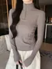 Camiseta de Manga Longa com Gola Alta e Zíper Parcial Cor Aveia para Mulheres Outono Slim-Fit Design que Valoriza Camada Interna Camada Externa Camada Base Top