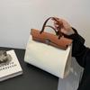 Bolsa Cross-border feminina 2024 nova bolsa tote portátil de cor contrastante retrô moda moderna para deslocamento bolsa de ombro crossbody de cor contrastante
