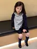 Ropa Infantil Estilo Coreano Nueva Otoño 2026: Chaqueta Camisa de Cuello de Muñeca a Cuadros Bordada Cárdigan Pantalones Cortos de Pana para Niñas