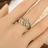 Anillo abierto de rama de color contrastante oro y plata, único y sofisticado, para mujer, estilo bosque, simple y moderno, joyería de anillo versátil al por mayor