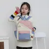 Primavera 2023 nueva mochila escolar de jardín de infantes de color de contraste grande, mediana y pequeña linda caricatura mochila para niños pequeños
