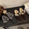Populares zapatos estilo Birkenstock redondos y retro con forro de felpa gris, mocasines planos cálidos de invierno 2026, zapatos de algodón sin cordones para mujer