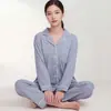 Pijama de algodón puro para pareja, 100% algodón, estilo cárdigan con cuello de solapa, ropa de casa de color liso, se puede usar en el exterior, conjunto de dos piezas, disponible para dropshipping en tienda online