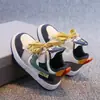 Zapatos para Niños 2025 Otoño Nuevos Zapatos de Skate de Caña Alta Antideslizantes de Suela Blanda para Niños Medianos y Grandes Zapatos Deportivos Casuales para Niños