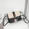 2022 Versión coreana de la nueva bolsa para teléfono móvil de mujer, bolsa colgante pequeña personalizada, bolso bandolera pequeño, bolso cuadrado pequeño de estilo fresco, venta al por mayor