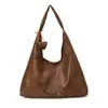Bolsas Transfronteiriças para Mulheres, Versátil Outono e Inverno Nova Casual Vazada Esculpida Bolsas de Sogra para Trabalho e Deslocamento, Bolsas de Ombro Axila
